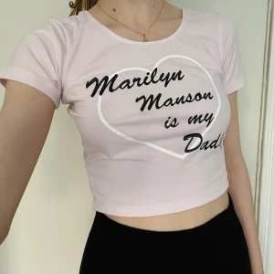 Crop top  - “Marilyn Manson is my daddy” crop top! Limited edition från Nikki Lipstick. Endast använd 2-3 gånger. Utsåld! 🖤