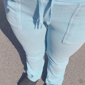 Juicy - Jag säljer mina Juicy (äkta) för att dem är för små. Kan även byta till S :-) skriv privat vid intresse🌸