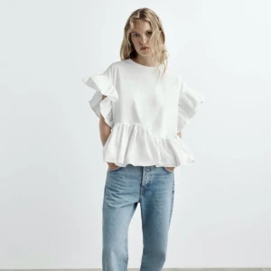 Zara blus  - Nästan helt ny zara blus som Inte används längre riktigt, den passar xs-m