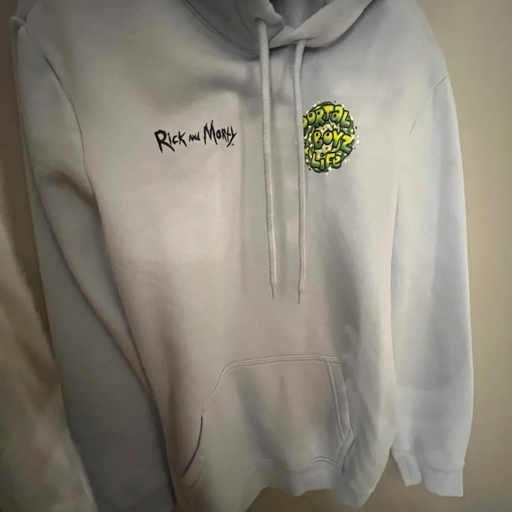 Skit snygg Rick and morty hoodie. Regular fit. Hoodies.