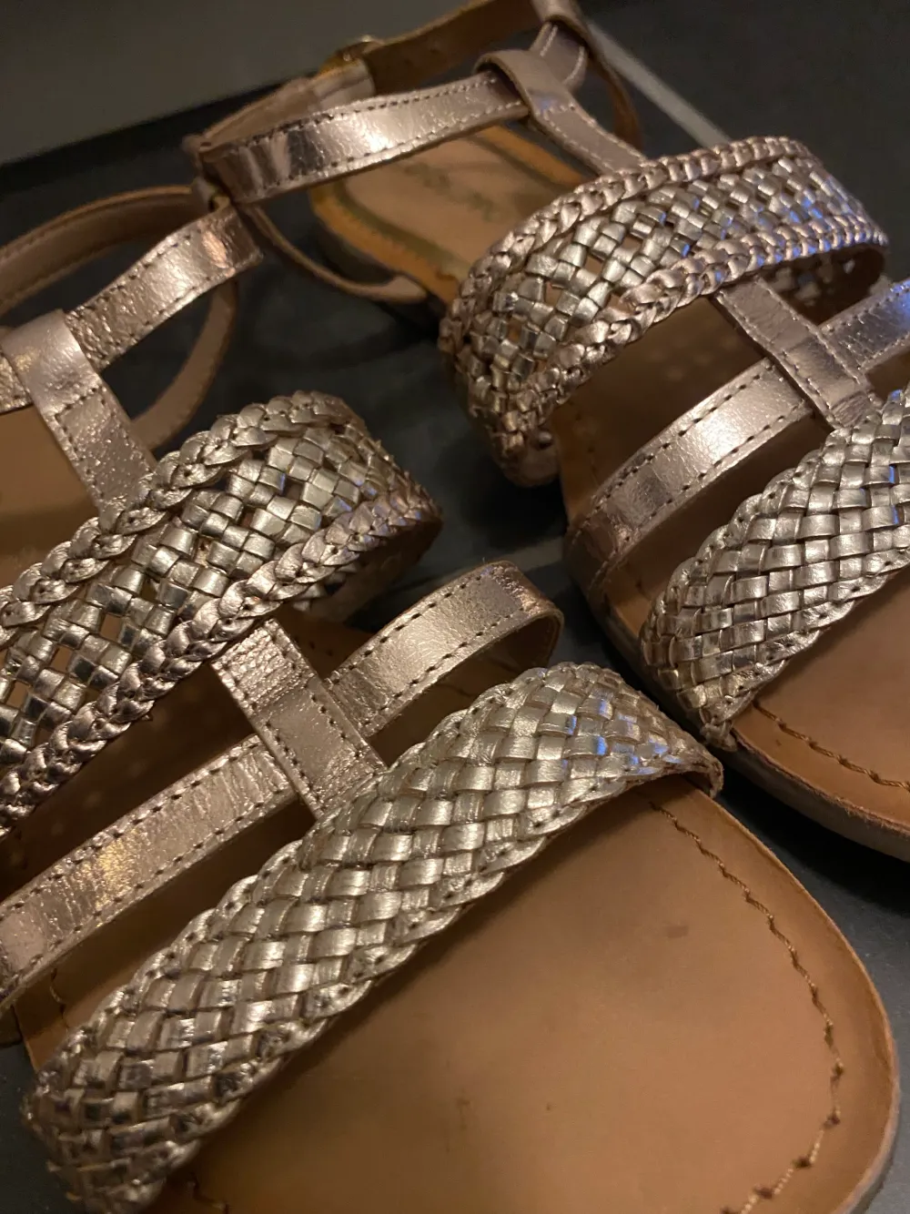 Dessa jätte fina sandaler från Mallorca. Använt en gång så helt nytt skick. Perfekta för sommaren🫶. Skor.