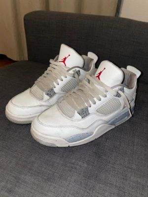 Jordan white oreo - Storlek 10/44  Kan gå ner i pris 