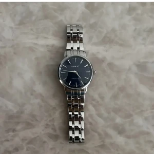Gant klocka  - Så fin men jag gillar inte silver. Knappt använd å nypris runt 2100kr säljer billigt
