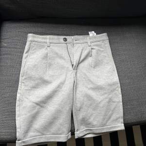 Säljer ett par shorts som är för små nu men väldigt bra skick. Bara använda sommaren förra året