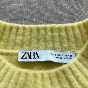 Gul tröja  - Gul tröja från Zara. 6% ull. Tvätt 30 grader. Normalt använd. 