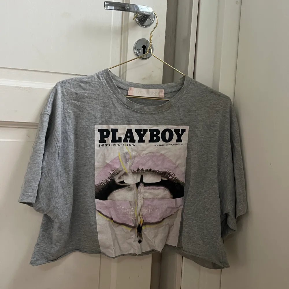 Snygg t shirt från missguided x Playboy. Finns ej att köpa längre någonstans. Pris diskuteras!. T-shirts.