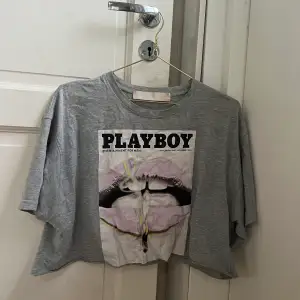 Snygg t shirt från missguided x Playboy. Finns ej att köpa längre någonstans. Pris diskuteras!