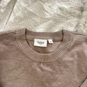 Saint tropez tröja - Långärmad tröja med as najs passform😛Storlek M men funkar bra på mig som kan ha allt från XS-M😇perfekt höstfärg🍁🍁