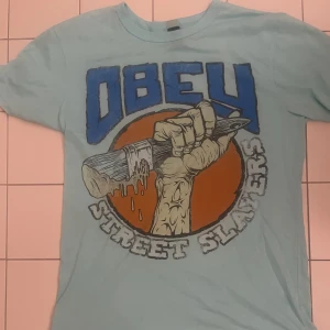 Obey t-shirt storlek M - Fint skick knappt använd. Storlek M. Kan även tänka mig mötas upp i Malmö