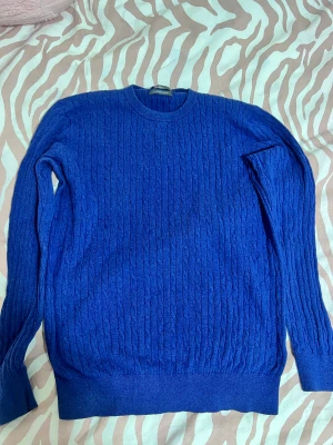 Dressman tröja  - Jätte fin och bekväm tröja från dressman, ganska stor i storlek, materialet sticks inte, den värmer mycket, den är ganska stretchig.