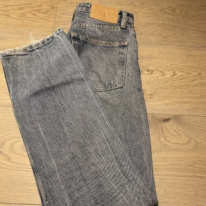 Zara jeans - Fina blåa midrise zara jeans i mycket bra skick. Storlek 36!💞
