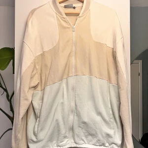 Collage jacka - Asos design collage track jacka. Tunn och lätt jacka. Bra skick