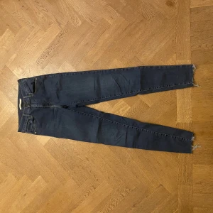 Levis jeans skinny  - Levis jeans barn! Storlek 25 passar perfekt med bra hållbarhet! 