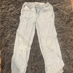Coola jeans  - Nästan oanvända jeans stl 134 