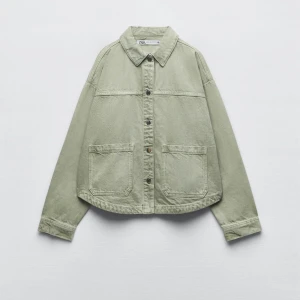 Zara Jeans Jacka - Säljer denna asfina jeansjacka från Zara, nypris 379 Använd en gång. Säljs då den inte är min stil!