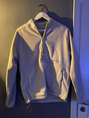 Yôke halt-zip hoodie - Snygg half-zip hoodie i fint skick och storlek S.  Skriv gärna för mer frågor!
