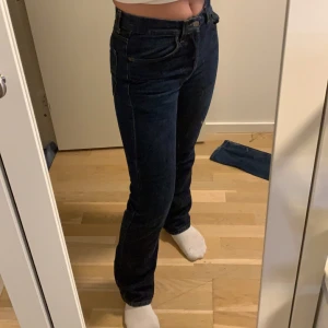 Midwaist vitage jean  - Köpta secondhand, lite små på mig . Jag är 165 och de är perfekta i längden! 