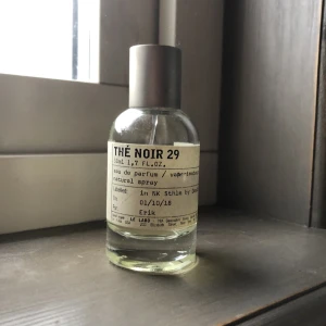 Le Labo Thé Noir Parfym - Le Labo eau de parfum, Thé Noir. Ungefär 60% kvar. Nypris var 1800kr.