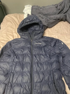 Peak performance Jacka - Riktigt bra kvalite Använd några få gånger Har en ny jacka så vill bara få sålt den 