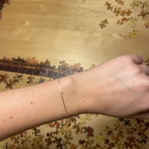 Äkta guldarmband - Jättefint guldarmband från Guldfynd. Väger lite mer än ett gram. Nypris: 1700 kr. Aldrig använt. 