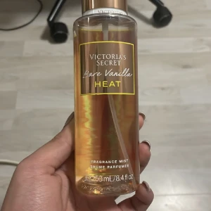 Victoria secret  - Säljer en till sådan body mist. Helt full