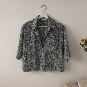 Retro skjorta M - Säljes :)