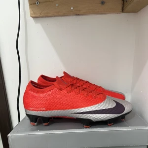 Nike mercurial  - Säljer dessa oanvända Nike mercurial vapor 13 elite future DNA limited edition. 