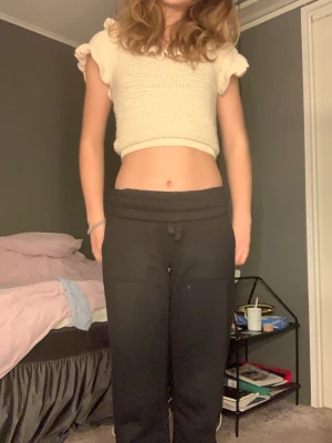 Stickad topp beige 🤎🕯️ - Använd 2 gånger,Sitter löst på mig,stretchig,puffärmarna,