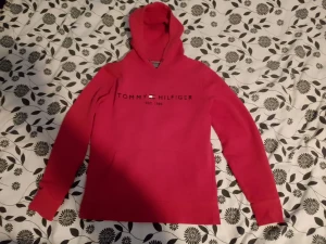 Tommy Hilfiger hoodie  - Bra hoodie har använts ett antal gånger men i ganska gott skick.