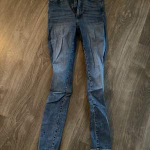 Jeans från Cubus. High waist Hailey storlek S.