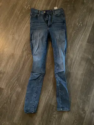 Jeans från Cubus. High waist Hailey storlek S.