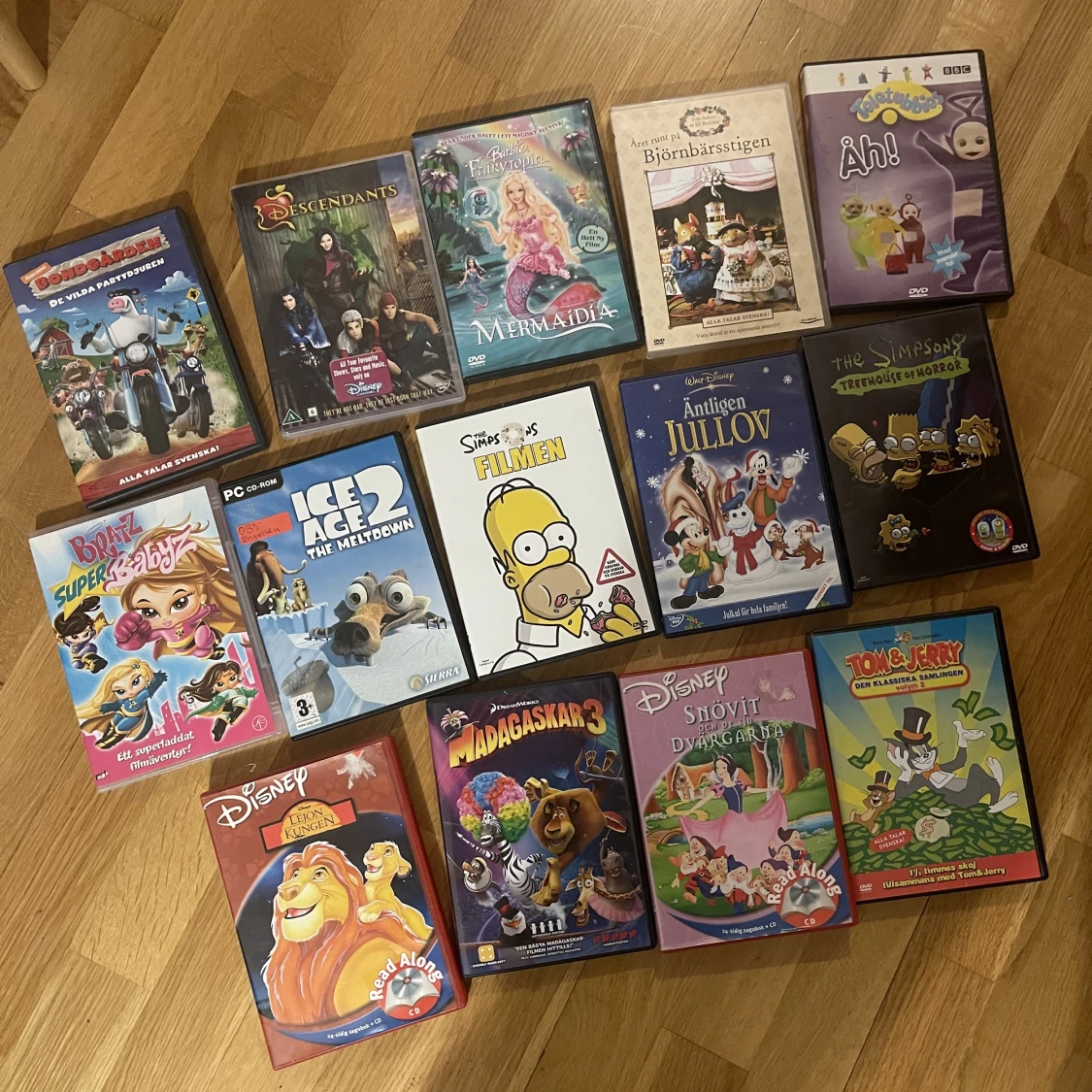 Blandade CD skivor, Barbie, Bratz, The Simpsons