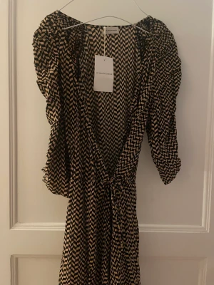 Malene Birger klänning oanvänd  - Den perfekta klänningen både till jobb och tillställningar, helt oanvänd med tagg kvar. Inköpspris 1999kr