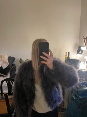 pälsjacka - Säljer nu min pälsjacka från Chelsea i storlek xs, passar mig som vanligtvis har S. Använd max 5 gånger därav väldigt bra skick! 🫶🏽
