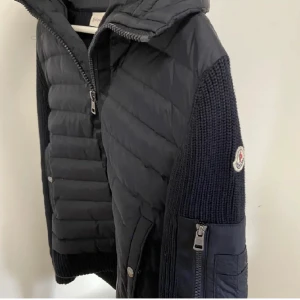Moncler cardigan - I bra skick 