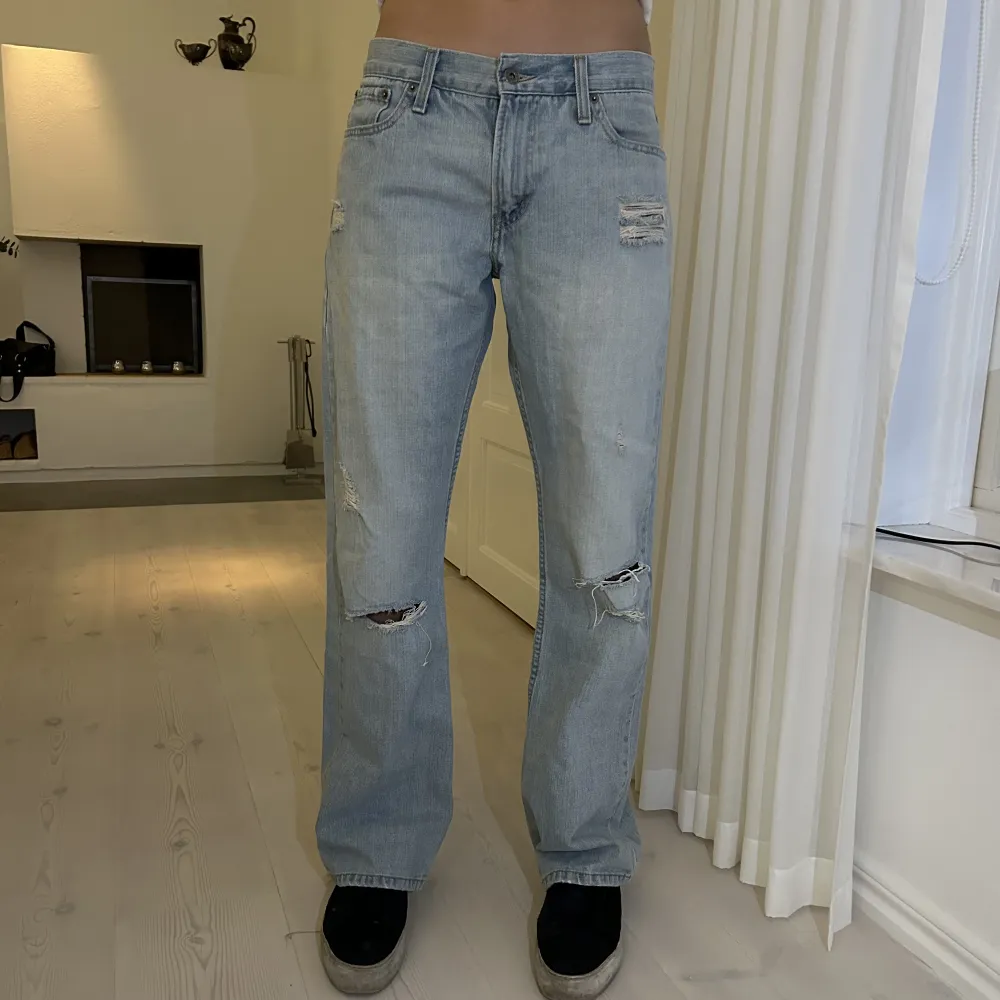 Midjemått: 40cm Innerbenslängd: 83cm Ytterbenslängd: 105cm Grenhöjd: 25cm. Jeans & Byxor.