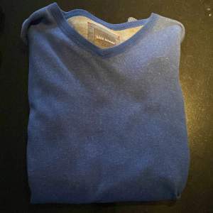 Säljer en blå tröja från Race Marine som är i storleken XXL. Den är i mycket fint skick.