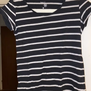 Tröja  - Aldrig använd 