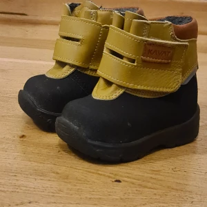 Vinterskor märke Kavat st 19 - Fina vinterskor I bra skick färg senapsgul 