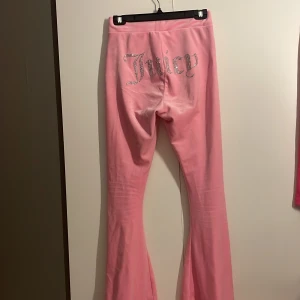 Juicy couture byxor - Säljer dessa byxor då dom inte används. Köparen står för frakt. 
