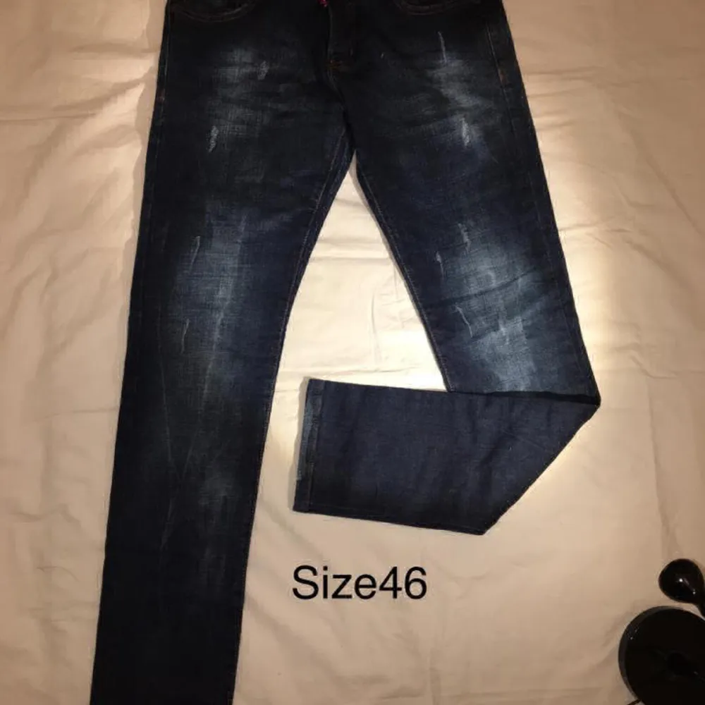 Helt nya Jeans från olika märken Det finns storlekar . Jeans & Byxor.