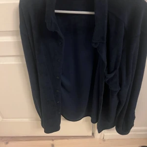 Frotte skjorta märke avenyn  - 9/10  Storlek M