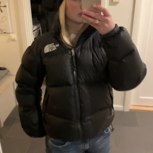 The north face jacka - Svart north face jacka, superbra skick utan defekter, säljer då jag köpt en ny jacka! Pris kan diskuteras