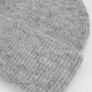 samsoe mössa - säljer min samsoe mössa som aldrig används, den är köpt för 479💗