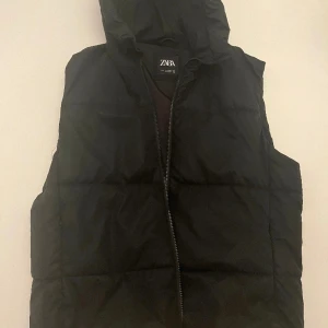 Zara väst - Väldigt varm o bra zara bäst med flera fickor.
