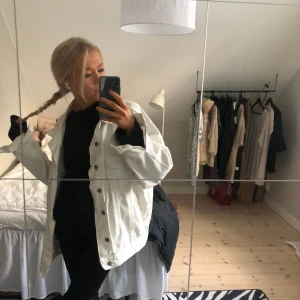 Jeansjacka - Fin vit jeansjacka🥰⭐️