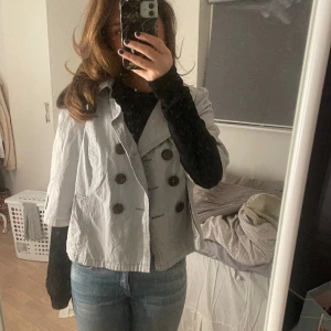 Jacka - En trekvartsärmad jacka