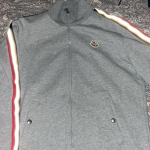 Moncler Original - Storlek M Helt ny Aldrig använd