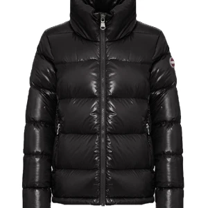 colmar jacka  - Säljer min colmar jacka, den är inte använd mycket och därav i fint skick 💕 Storlek 36 men passar mig som bär 34! Skriv privat för fler frågor🙃