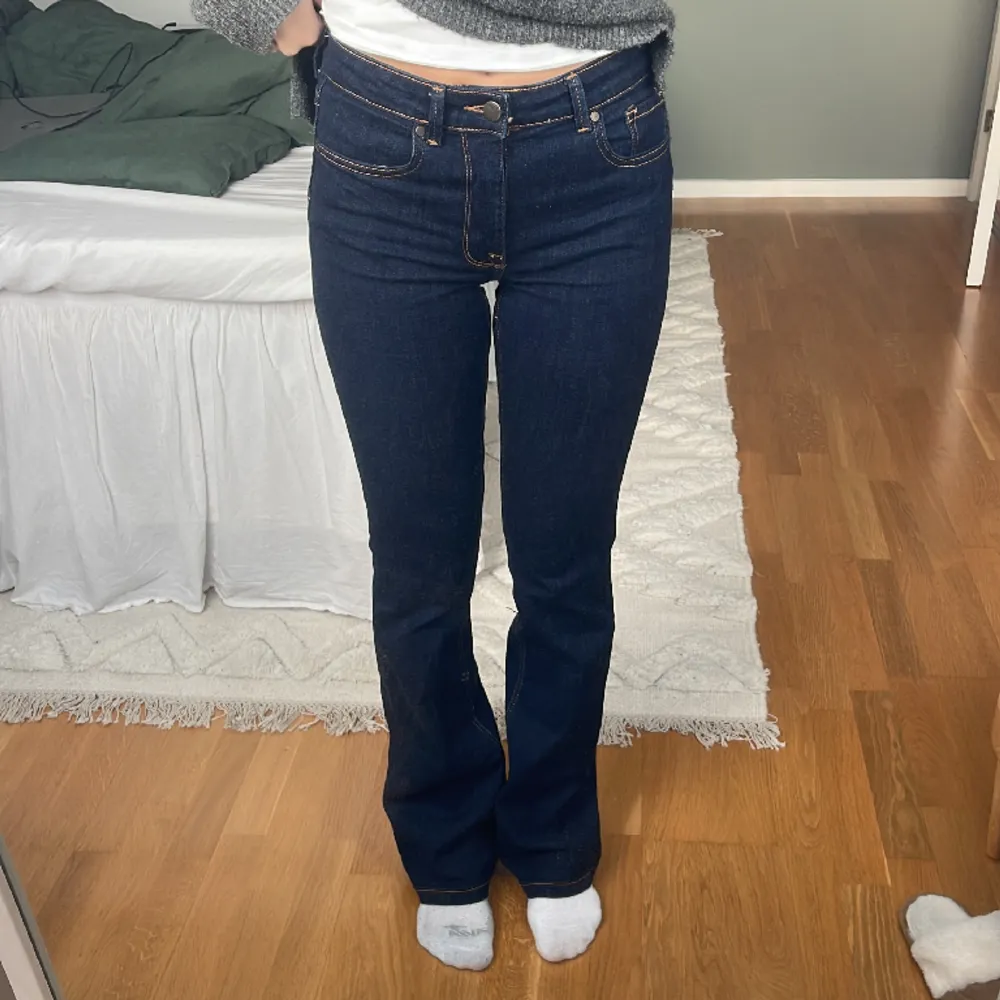 Bootcut jeans - zara - storlek 36 - jag är 170 . Jeans & Byxor.